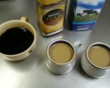混ぜてリメイク♪黒豆煮汁の黒豆カフェオレ作り方1写真