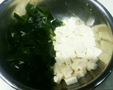 豆腐と若布の味噌汁(赤海老頭を煮出して)作り方2写真