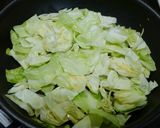 お節リメイク！キャベツの海老マヨ炒め作り方2写真
