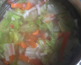 野菜と豆腐と餃子の皮とカニカマのスープ作り方1写真