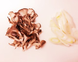 鶏胸肉と舞茸のはちみつみそ炒め＊作り方2写真