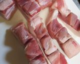 豚バラ固まり肉でスペアリブ風！作り方1写真