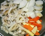 お正月の後に!蒲鉾入り牛肉と根菜の煮物☆作り方1写真