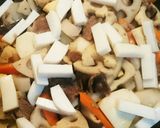 お正月の後に!蒲鉾入り牛肉と根菜の煮物☆作り方7写真