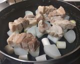 男の 豚バラと大根の味噌煮作り方11写真