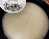 旨味たっぷり！魚介の味噌チーズ鍋作り方6写真