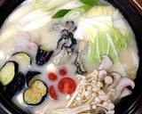 旨味たっぷり！魚介の味噌チーズ鍋作り方7写真