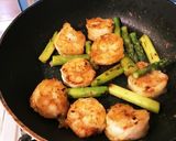 簡単！海老とアスパラの塩炒め。弁当にも。作り方4写真