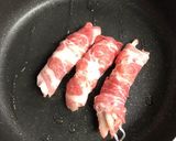 お弁当に！焼肉タレで簡単！カニカマ肉巻き作り方4写真