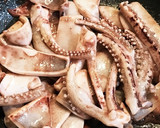 イカ(エンペラ＆ゲソ)とトマトの炒め物作り方3写真