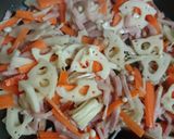 温玉のせ焼きうどん♪作り方1写真