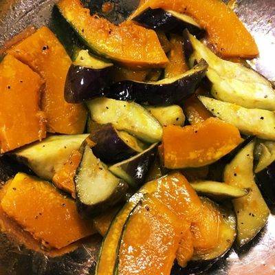 かぼちゃとなす きのう何食べた？ かぼちゃとなすの煮物 by ごろ太くん
