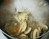 椎茸と鶏肉のとろとろ卵スープ作り方2写真