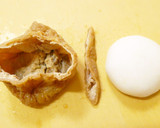 きつねうどんのお揚げと餅で♪レンジ餅巾着作り方2写真