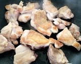 簡単!やわらかい鶏肉とお野菜の甘辛煮♡作り方3写真