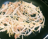 餅を溶かして、豚肉とモヤシで♪とん平焼き作り方7写真