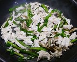 簡単！蒸し鶏とニラの味噌炒め作り方2写真
