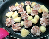 ☆ウマい☆新じゃがと豚こま団子の甘辛炒め作り方4写真