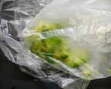 お弁当！コンソメふりふり☆ブロッコリー作り方1写真