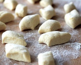 ほんっとに簡単！もちもち手作り餃子の皮。作り方4写真