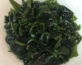 ほうれん草とわかめの韓国海苔和え作り方1写真