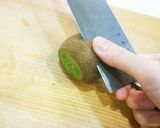 簡単 キウイの飾り切り 蓮の花作り方5写真