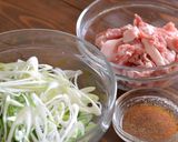 豚こま切れ肉のねぎ塩炒め【作り置き】作り方1写真