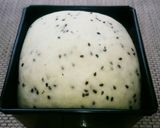 簡単手捏ねの 黒ゴマ入り米粉食パン作り方11写真