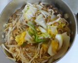 鶏むね肉と白菜 もやしの味噌コンソメ煮❀作り方4写真