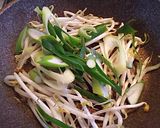 混ぜて焼くだけ簡単◎味噌バター焼きうどん作り方4写真