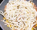 バター醤油香る♡ツナコーン焼きうどん！作り方3写真