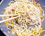 バター醤油香る♡ツナコーン焼きうどん！作り方4写真