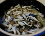土鍋で炊く煎り大豆とキノコの炊き込みご飯作り方2写真
