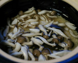 土鍋で炊く煎り大豆とキノコの炊き込みご飯作り方2写真