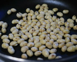 土鍋で炊く煎り大豆とキノコの炊き込みご飯作り方3写真