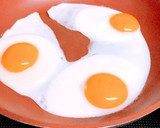 黄身がキレイな目玉焼き★お弁当にも！作り方4写真
