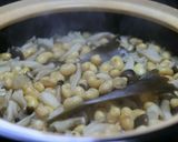 土鍋で炊く煎り大豆とキノコの炊き込みご飯作り方6写真