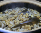 土鍋で炊く煎り大豆とキノコの炊き込みご飯作り方6写真