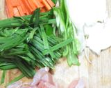 冷蔵庫の残り物で作るエスニック焼きうどん作り方1写真