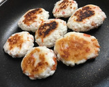 簡単材料2つ☆はんぺんと桜えびの小判焼き作り方3写真