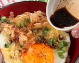 節約ごはん！揚げ玉たっぷり目玉焼き丼作り方3写真