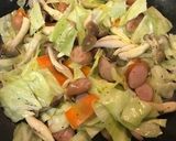 ウインナー＆しめじ入り焼きうどん作り方3写真