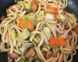 ウインナー＆しめじ入り焼きうどん作り方4写真