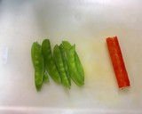 簡単♫きぬさやとカニカマのマヨポン和え♡作り方1写真