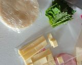【幼児食】餃子の皮でつつんでみました。作り方1写真