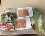白菜と鶏ミンチの春雨スープ作り方1写真