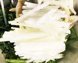 栄養価が高い春菊と大根のさっぱりサラダ作り方4写真