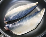 簡単！鯖の黒胡椒ソテー　三枚おろし～作り方3写真