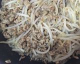 簡単＊ピリ辛もやしそぼろ丼＊子供とりわけ作り方5写真