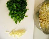 挽肉ともやしのピリ辛炒め作り方1写真
